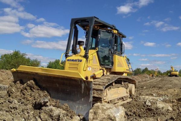 XT445L 5 action Pre Production 6 27