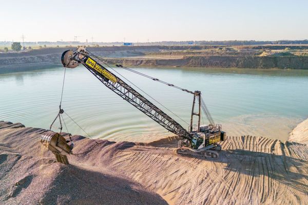 volvo benefits crawler excavator ec950f t4f stagev cn4 bigger machine bigger results 2324x1200