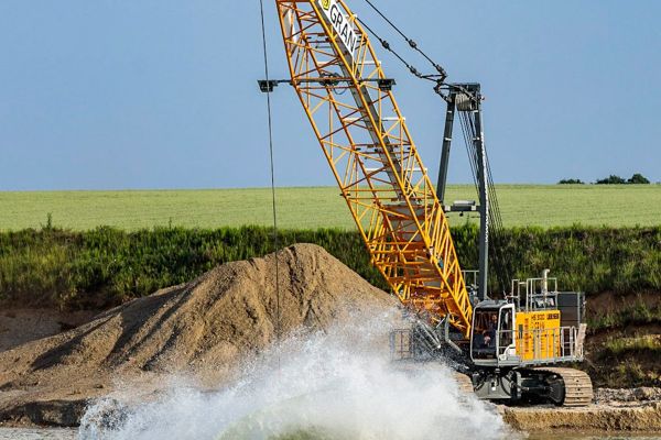volvo benefits crawler excavator ec950f t4f stagev cn4 bigger machine bigger results 2324x1200