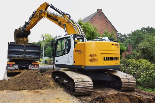 volvo benefits crawler excavator ec950f t4f stagev cn4 bigger machine bigger results 2324x1200