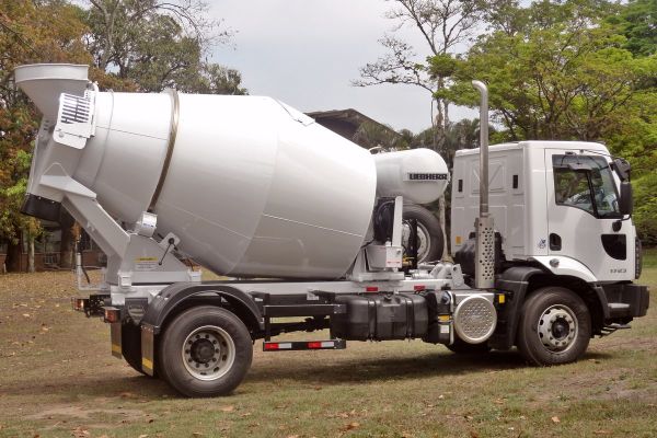 volvo benefits crawler excavator ec950f t4f stagev cn4 bigger machine bigger results 2324x1200