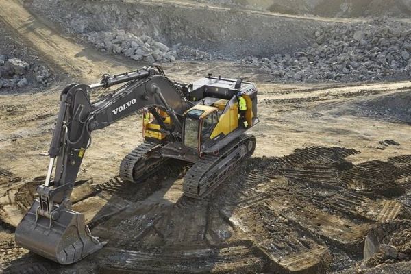 volvo benefits crawler excavator ec950f t4f stagev cn4 bigger machine bigger results 2324x1200