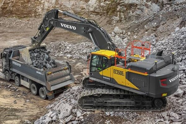 volvo benefits crawler excavator ec950f t4f stagev cn4 bigger machine bigger results 2324x1200