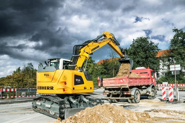 volvo benefits crawler excavator ec950f t4f stagev cn4 bigger machine bigger results 2324x1200