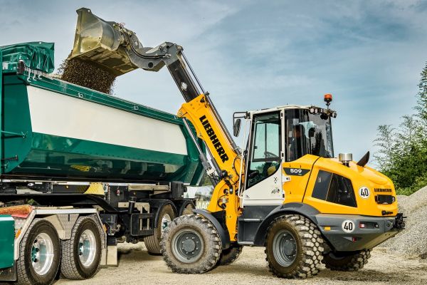 volvo benefits crawler excavator ec950f t4f stagev cn4 bigger machine bigger results 2324x1200