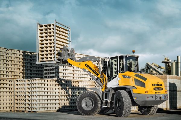 volvo benefits crawler excavator ec950f t4f stagev cn4 bigger machine bigger results 2324x1200