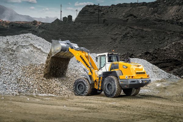 volvo benefits crawler excavator ec950f t4f stagev cn4 bigger machine bigger results 2324x1200