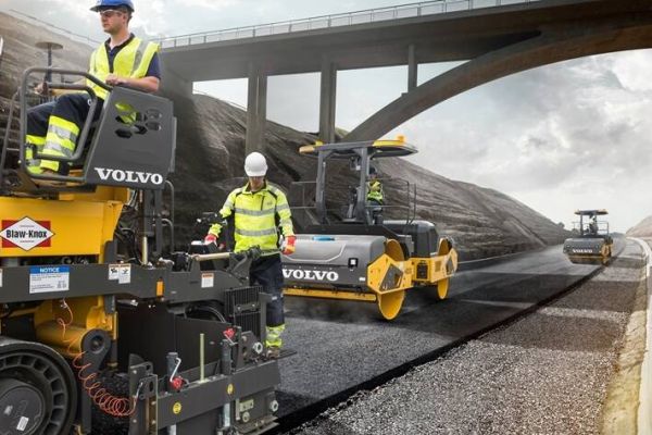 volvo show wheeled excavator ew180e t4f ew220e t4f 2324x1200